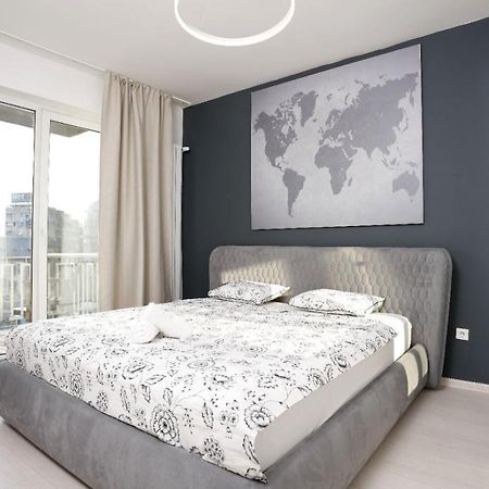 2 Bedroom Apartment With Amazing View In City Center Bucarest Extérieur photo