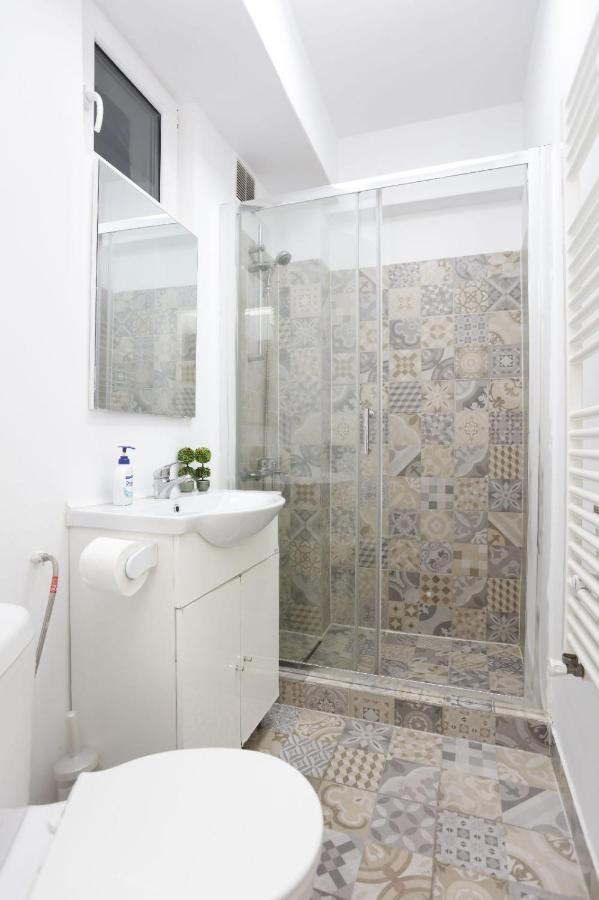 2 Bedroom Apartment With Amazing View In City Center Bucarest Extérieur photo