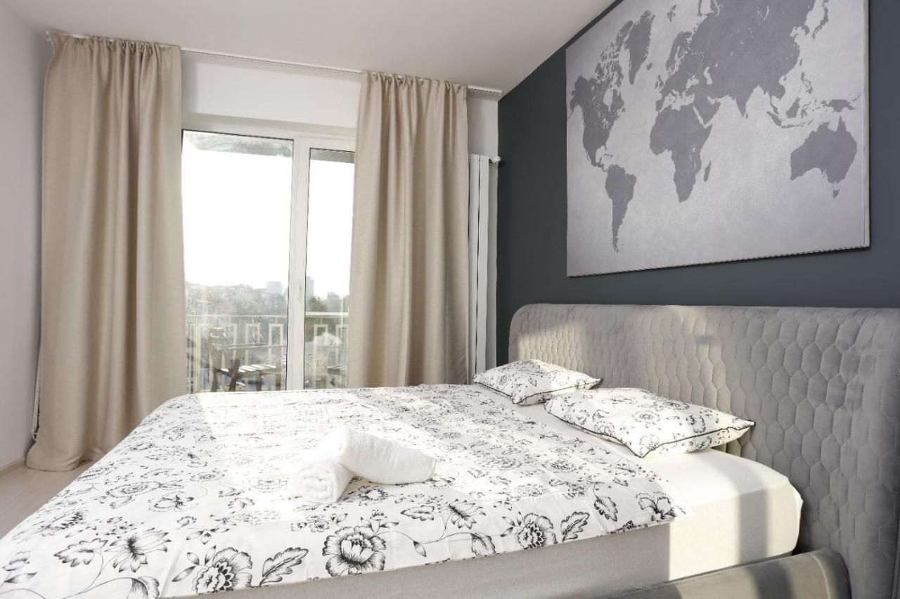 2 Bedroom Apartment With Amazing View In City Center Bucarest Extérieur photo