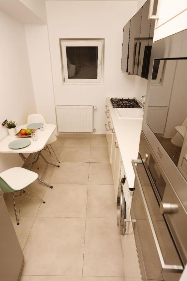 2 Bedroom Apartment With Amazing View In City Center Bucarest Extérieur photo